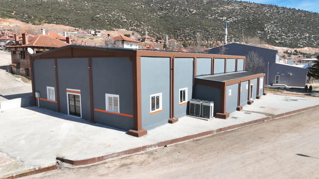 Büyükşehir’den Elmalı Yuva’ya çok amaçlı salon - Mega TV Yuva spor salonu 1 - Mega TV