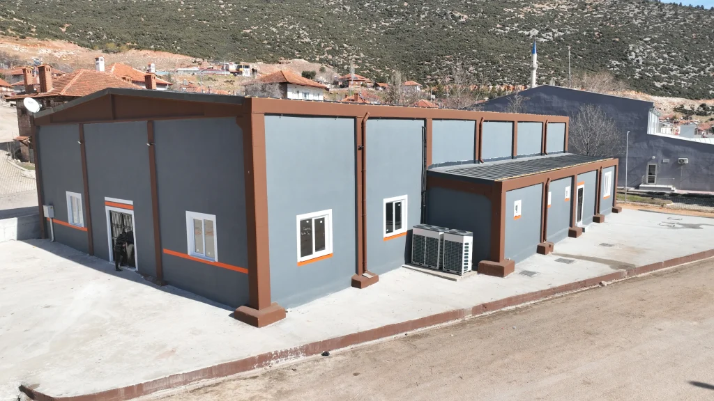 Büyükşehir’den Elmalı Yuva’ya çok amaçlı salon - Mega TV Yuva spor salonu 3 - Mega TV