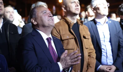 Atatürk’ün Antalya’ya Gelişi Koray Avcı Konseriyle Kutlandı