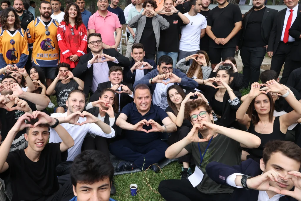 Başkan Böcek, “Halkçı projeler sürecek” - Mega TV baskan 2 - Mega TV