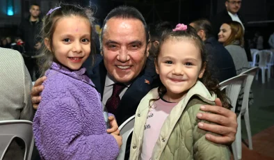 Başkan Böcek, Altınova’da Ramazan Ayı’nın İlk İftarını Gerçekleştirdi