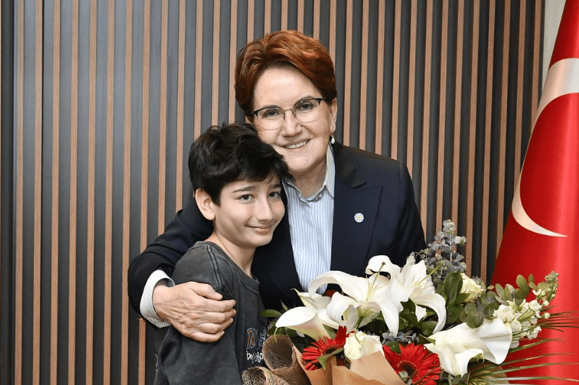 Kaya, oğluyla Akşener'i Ziyaret Etti - Mega TV 1 - Mega TV