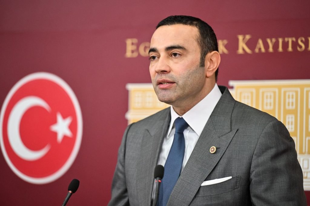 Kaya, Antalya'daki sağlık hizmetlerinde yaşanan sorunları gündeme taşıdı - Mega TV 183419887 1701948776 - Mega TV