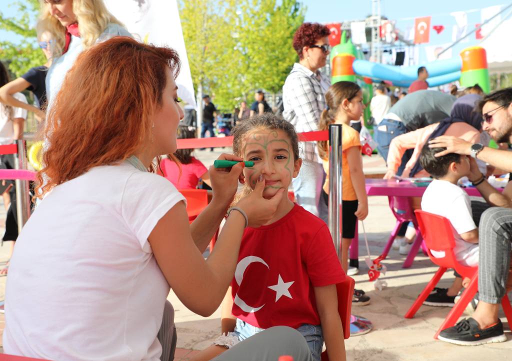 Antalya Büyükşehir Belediyesi 23 Nisan’ı Coşkuyla Kutlayacak - Mega TV 23 nisan 2 - Mega TV