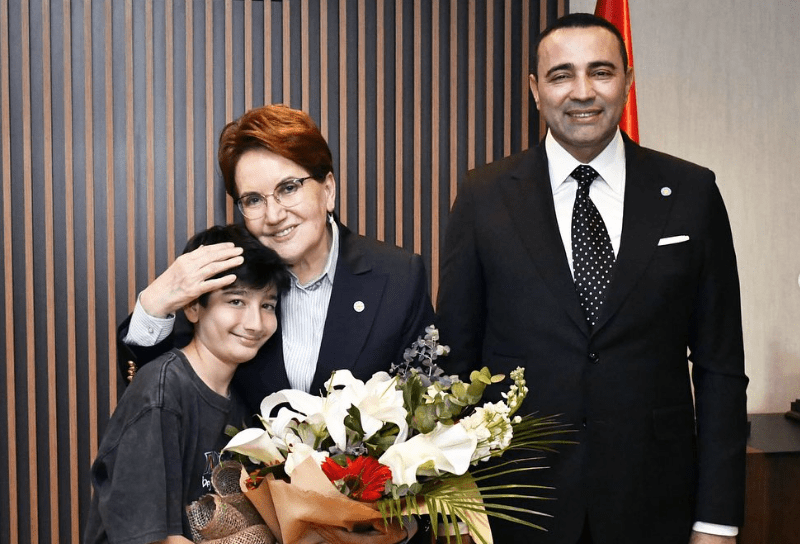 Kaya, oğluyla Akşener'i Ziyaret Etti - Mega TV 3 - Mega TV