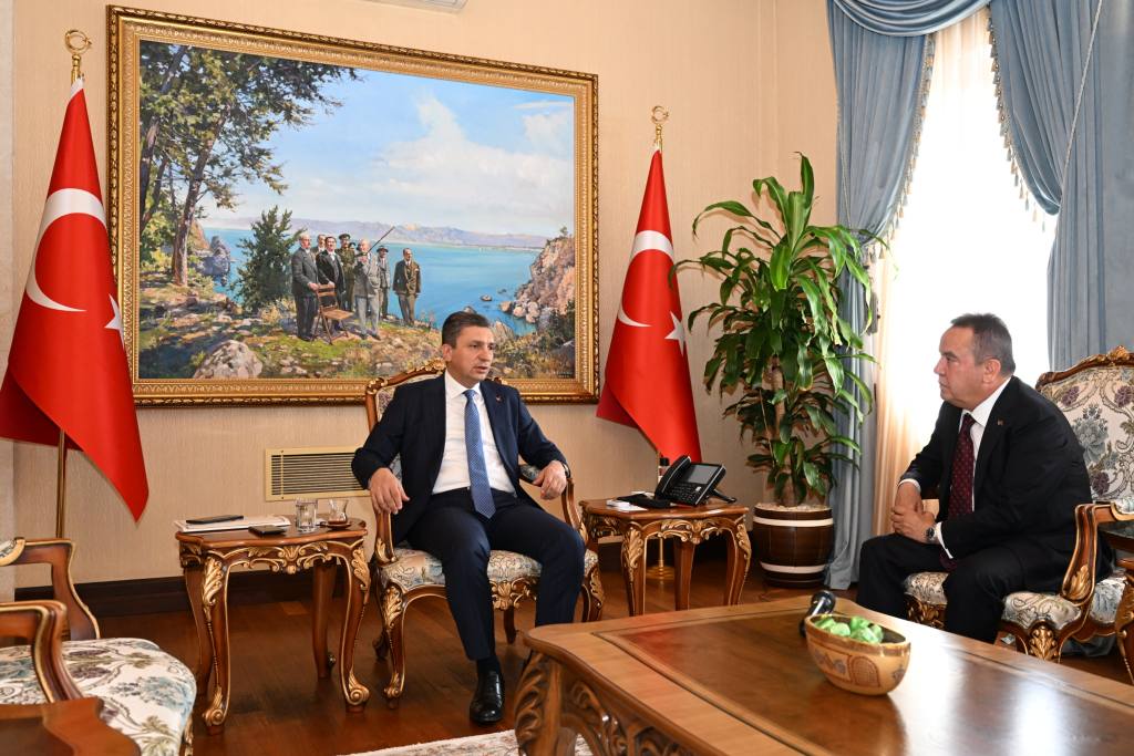 Böcek’in İlk Protokol Ziyareti Şahin’e - Mega TV BASKAN BOCEK VALI ZIYARETI 3 1 - Mega TV