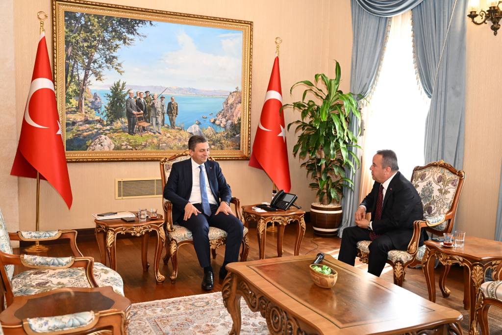 Böcek’in İlk Protokol Ziyareti Şahin’e - Mega TV BASKAN BOCEK VALI ZIYARETI 7 1 - Mega TV