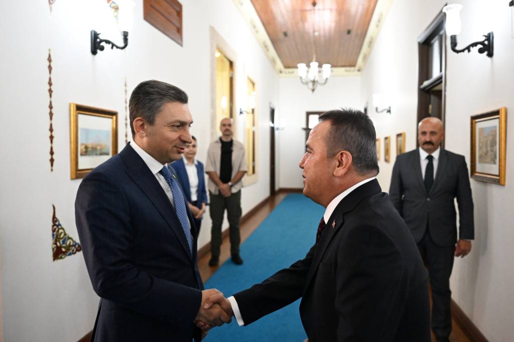 Böcek’in İlk Protokol Ziyareti Şahin’e - Mega TV BASKAN BOCEK VALI ZIYARETI 8 2 - Mega TV