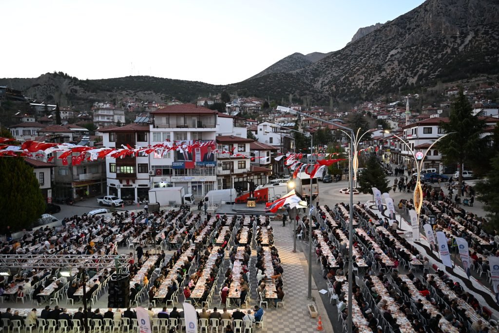 Böcek, Kadir Gecesi’ni Elmalı’da geçirdi - Mega TV BASKAN KADIR GECESI ELMALI 26 - Mega TV