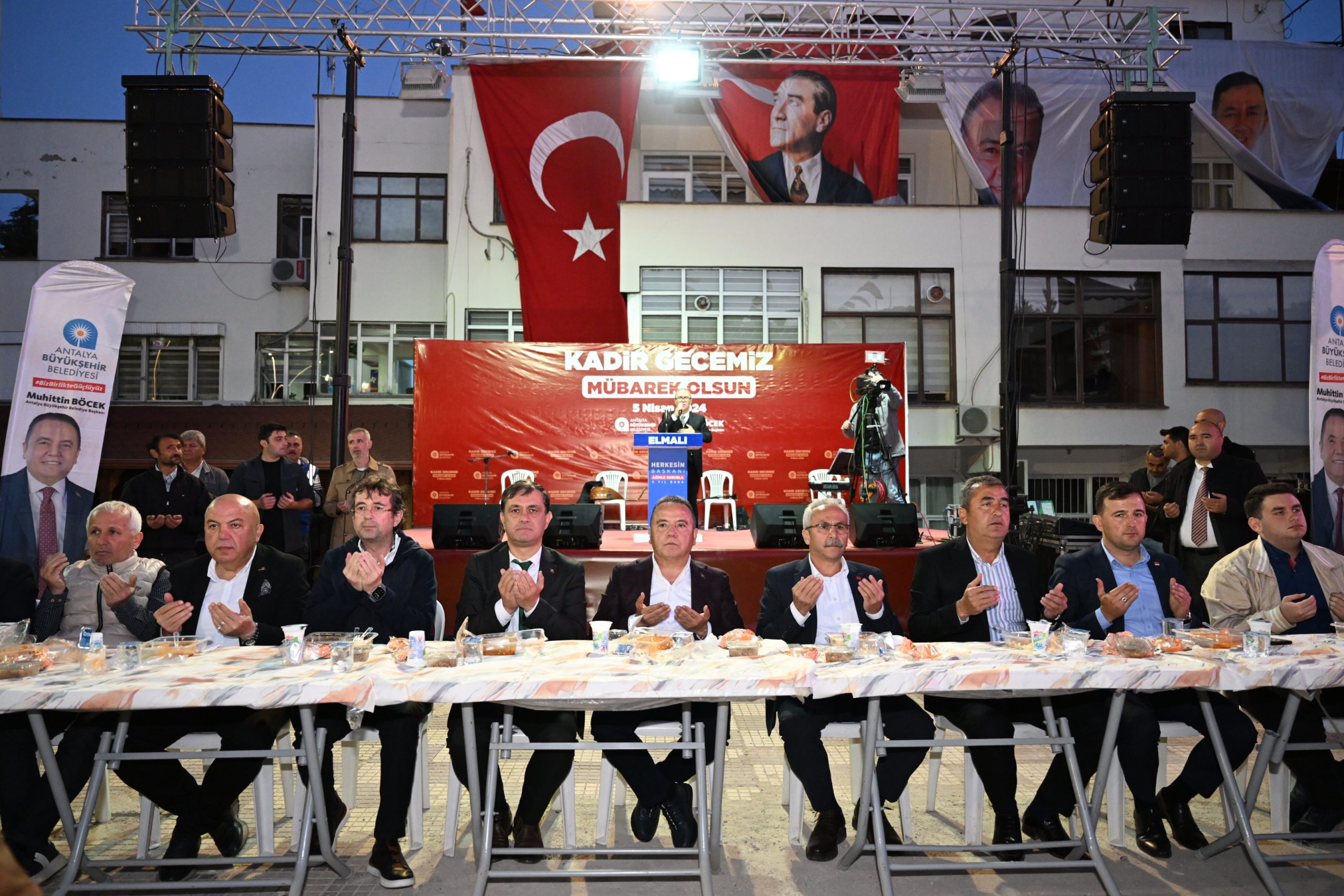 Böcek, Kadir Gecesi’ni Elmalı’da geçirdi