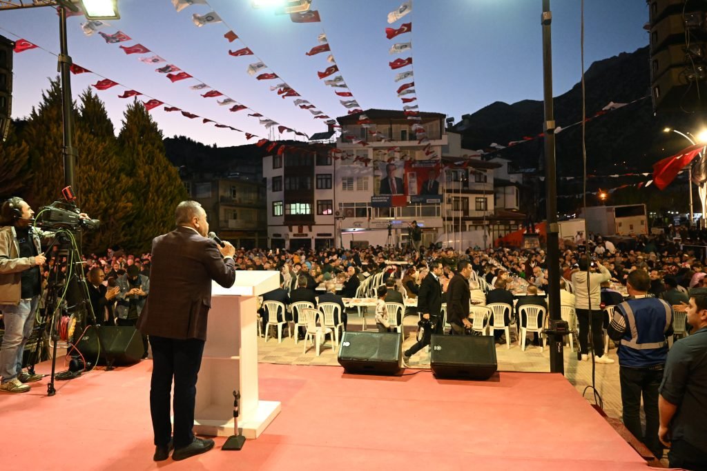 Böcek, Kadir Gecesi’ni Elmalı’da geçirdi - Mega TV BASKAN KADIR GECESI ELMALI 31 - Mega TV