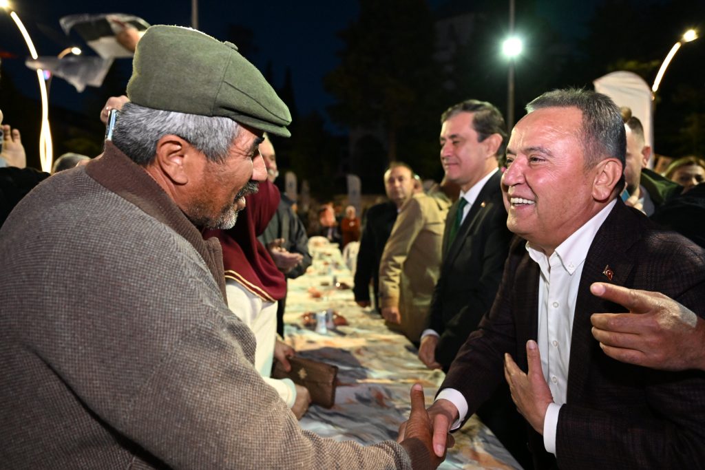 Böcek, Kadir Gecesi’ni Elmalı’da geçirdi - Mega TV BASKAN KADIR GECESI ELMALI 37 - Mega TV