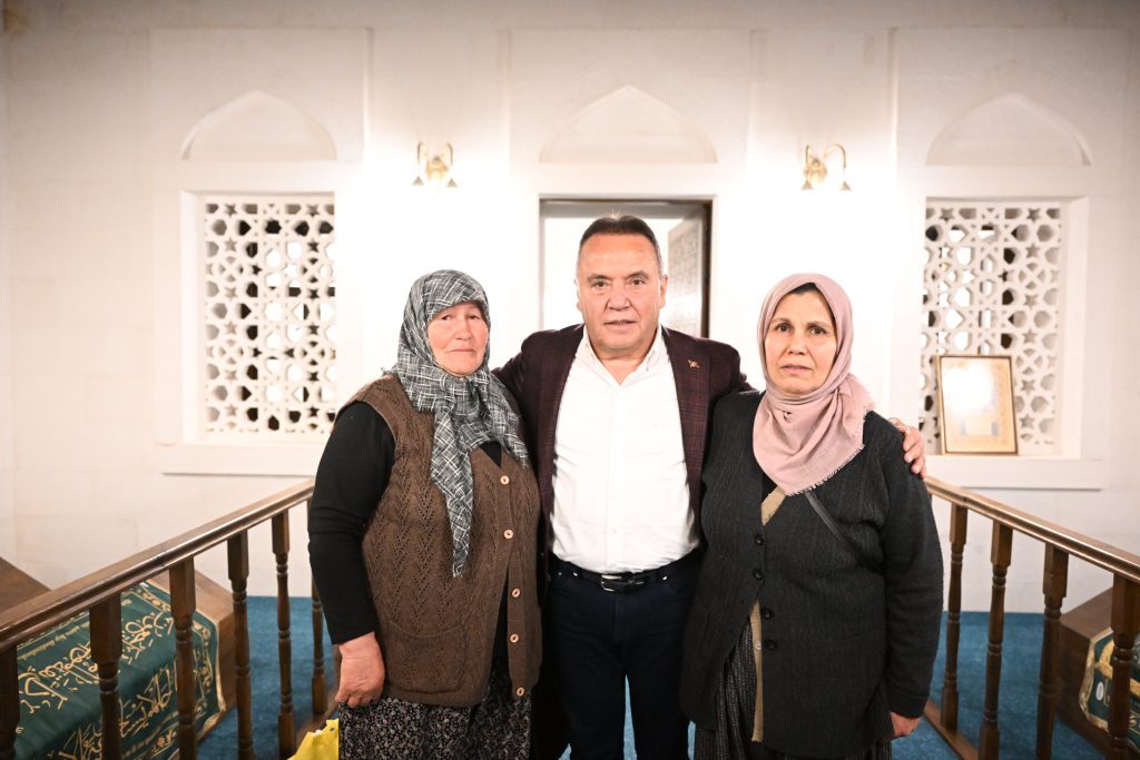 Böcek, Kadir Gecesi’ni Elmalı’da geçirdi - Mega TV BASKAN KADIR GECESI ELMALI 42 - Mega TV