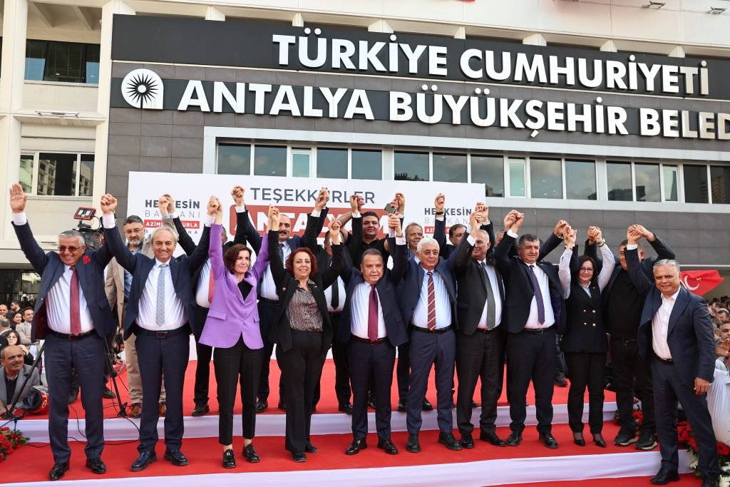 2. Muhittin Böcek dönemi başladı - Mega TV Baskan Bocek gorevine basladi 17 - Mega TV