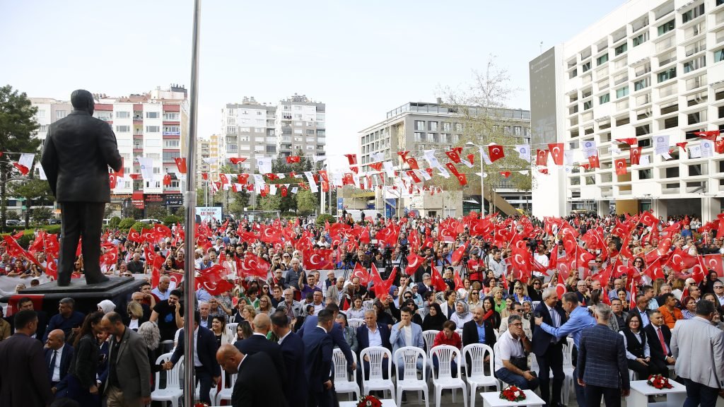 2. Muhittin Böcek dönemi başladı - Mega TV Baskan Bocek gorevine basladi 20 - Mega TV