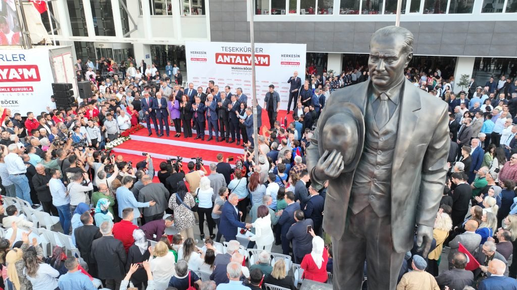 2. Muhittin Böcek dönemi başladı - Mega TV Baskan Bocek gorevine basladi 4 - Mega TV