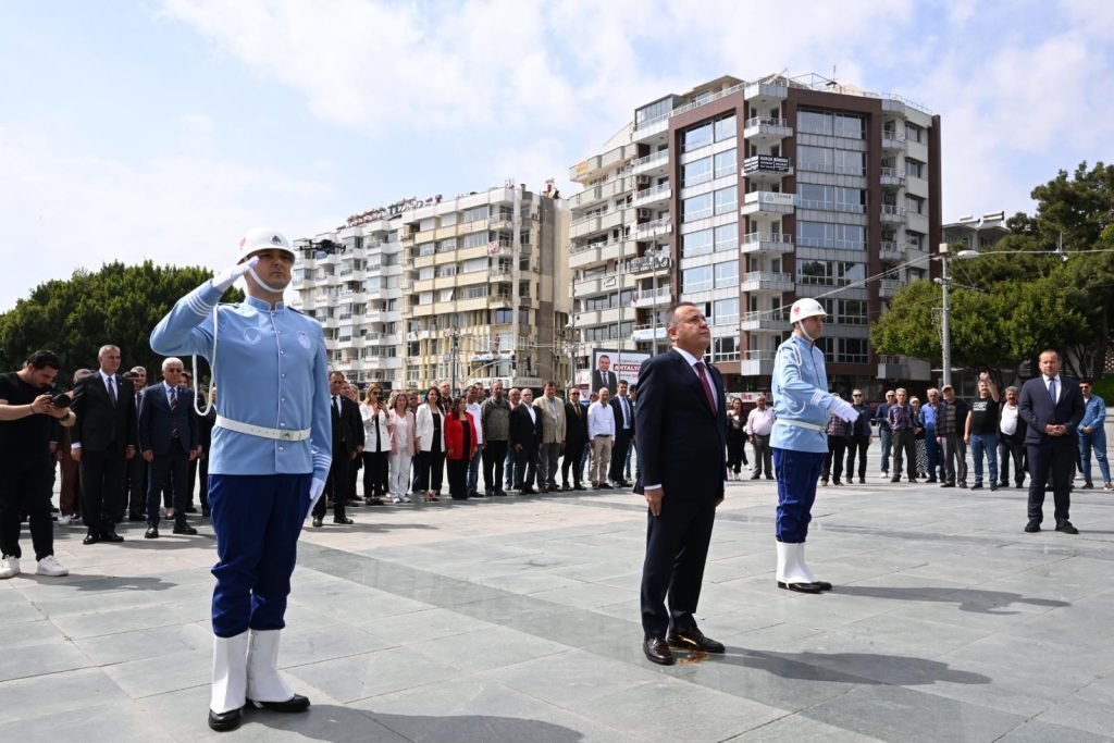 Böcek, mazbatasını aldı - Mega TV Baskan Bocek mazbatasini aldi 1 1 - Mega TV