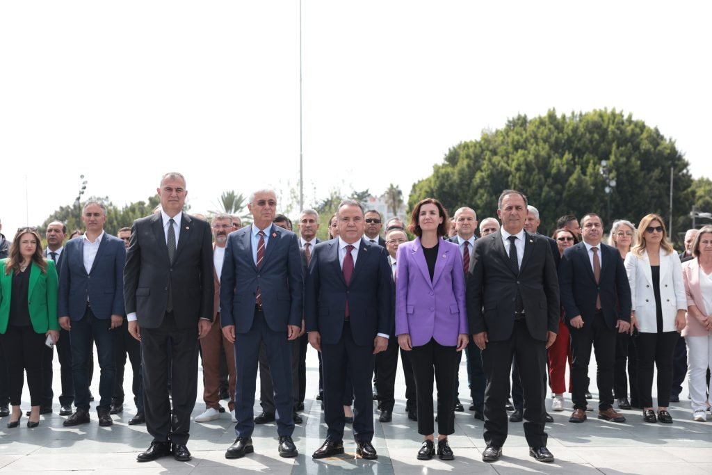 Böcek, mazbatasını aldı - Mega TV Baskan Bocek mazbatasini aldi 13 - Mega TV