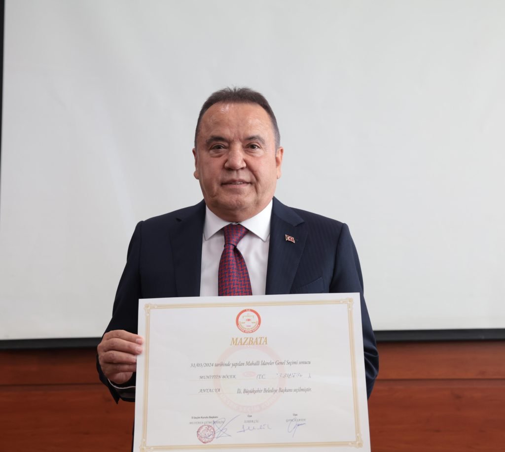 Böcek, mazbatasını aldı - Mega TV Baskan Bocek mazbatasini aldi 9 - Mega TV