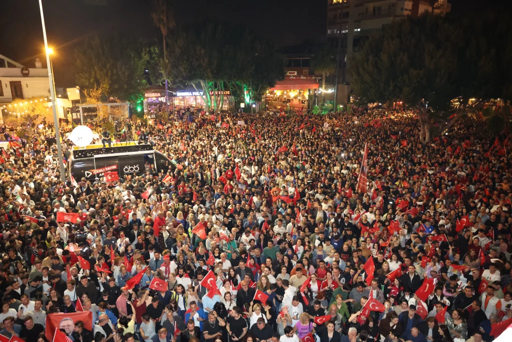 Başkan Böcek: “Hepinizin Başkanıyım” - Mega TV Baskan Muhittin Bocek kazandi 27 - Mega TV