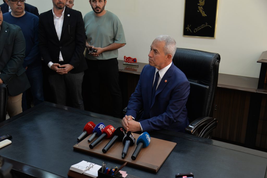Devir teslim töreni, büyük coşkuyla gerçekleşti - Mega TV DSC 1211 - Mega TV
