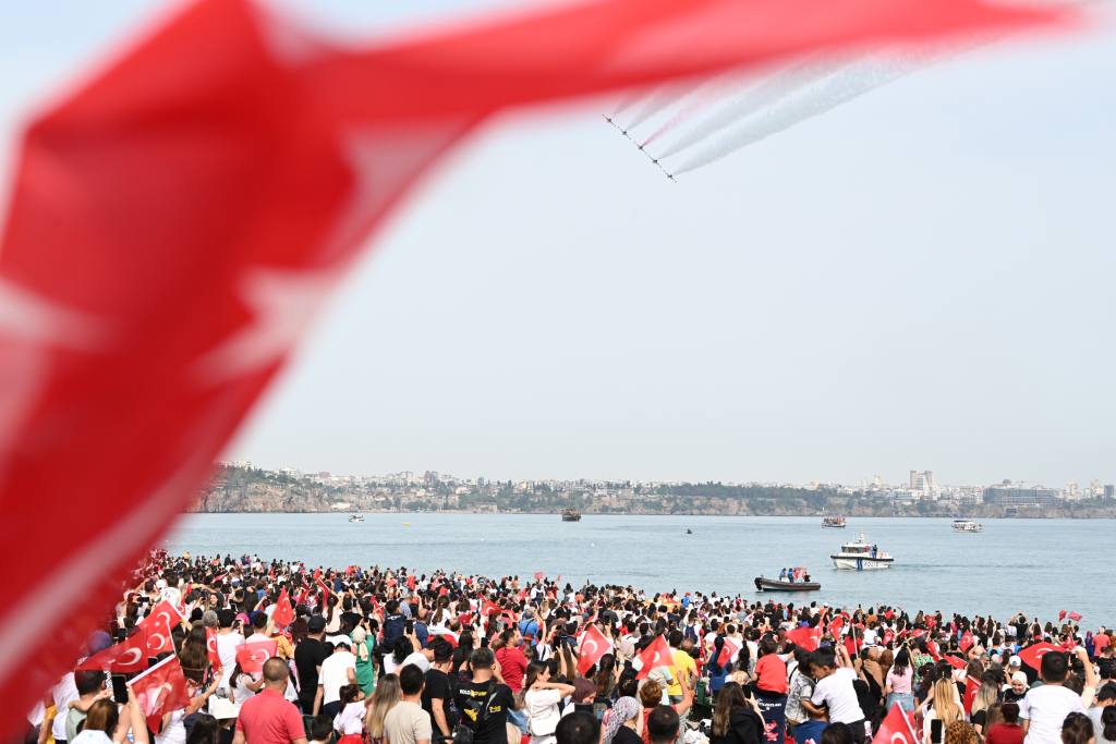 Türk Yıldızları Büyüledi - Mega TV DSC 2860 - Mega TV