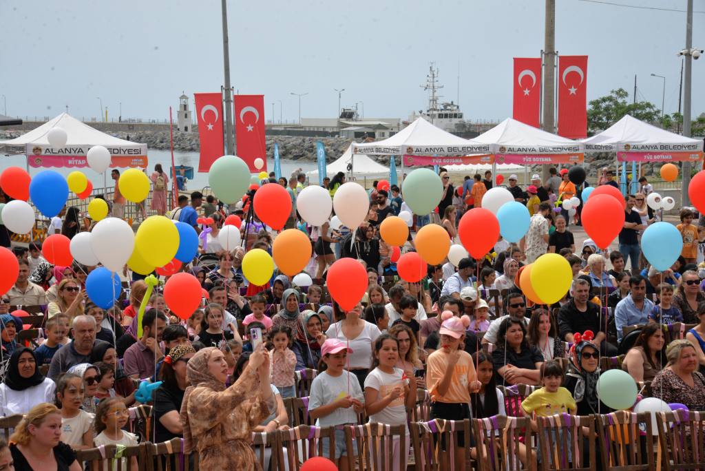 Alanya'da En Renkli Festival - Mega TV DSC 3596 - Mega TV