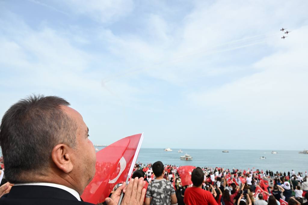 Türk Yıldızları Büyüledi - Mega TV DSC 3666 - Mega TV