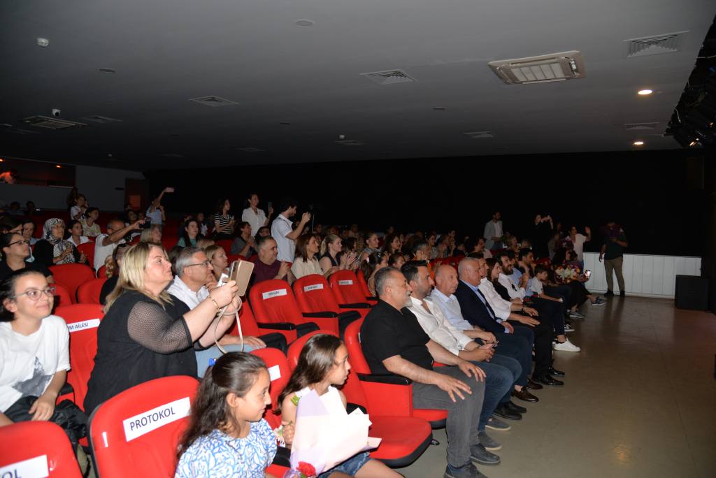 Alanya Kültür Merkezi'nde Dünya Dans Günü Coşkusu - Mega TV DSC 3875 - Mega TV