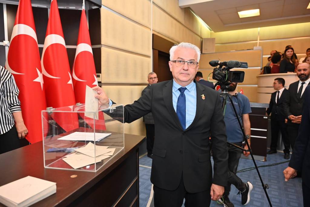 Kepez Belediye Başkan Vekilliğine Refik Emre Altekin Seçildi - Mega TV DUZELTME Kepez Belediye Baskan Vekilligine Refik Emre Altekin secildi 3 - Mega TV
