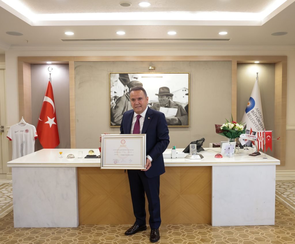 2. Muhittin Böcek dönemi başladı - Mega TV IMG 0268 - Mega TV