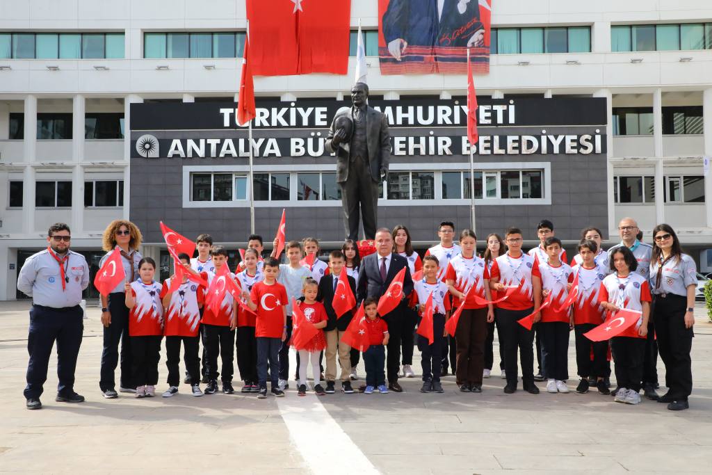 Muhittin Bocek Koltugunu Cocuk Baskana Devretti 10 1 - Mega TV