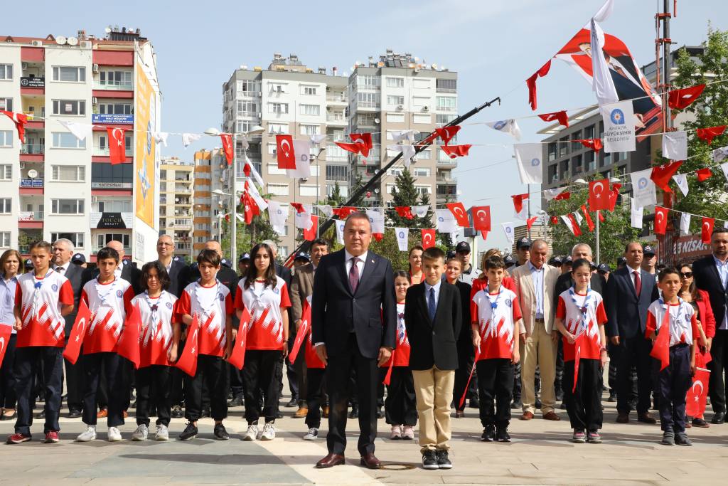 Muhittin Bocek Koltugunu Cocuk Baskana Devretti 15 - Mega TV