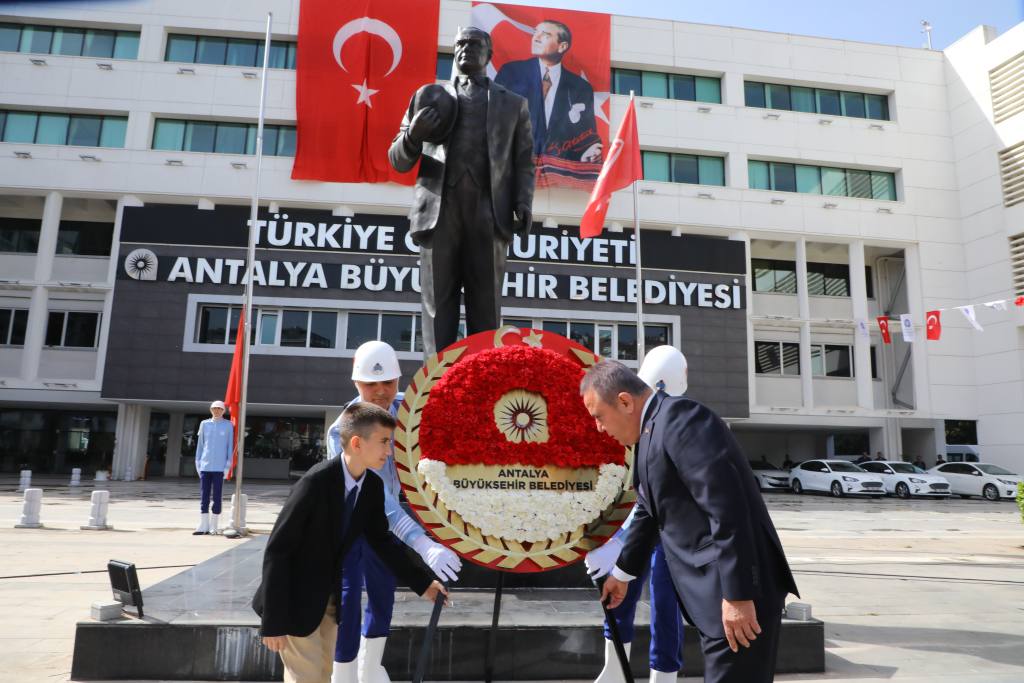 Muhittin Bocek Koltugunu Cocuk Baskana Devretti 17 - Mega TV