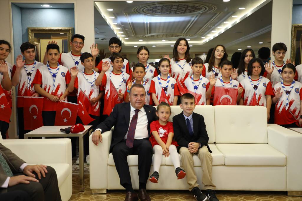 Muhittin Bocek Koltugunu Cocuk Baskana Devretti 2 - Mega TV