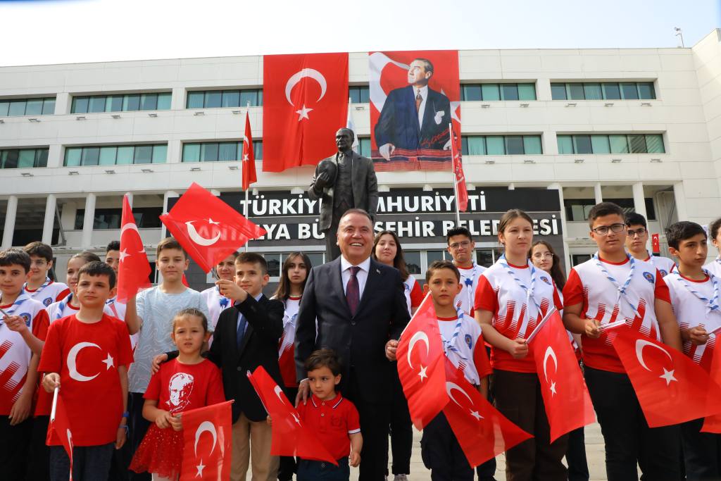 Muhittin Bocek Koltugunu Cocuk Baskana Devretti 8 - Mega TV