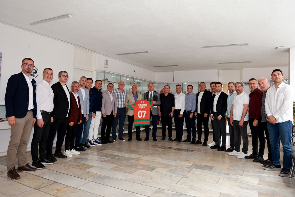 Alanyaspor'dan Özçelik’e Hayırlı Olsun Ziyareti - Mega TV Photo 1b1d4 - Mega TV