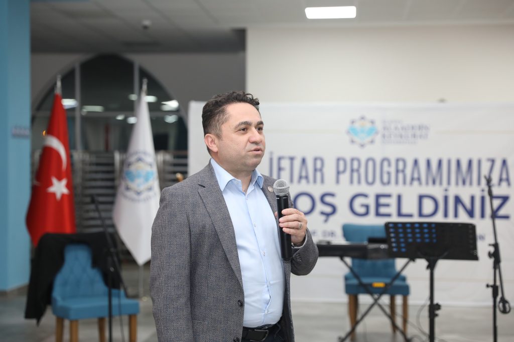 ALKÜ, iftar yemeğinde buluştu - Mega TV Rektor Turkdogan 2 - Mega TV