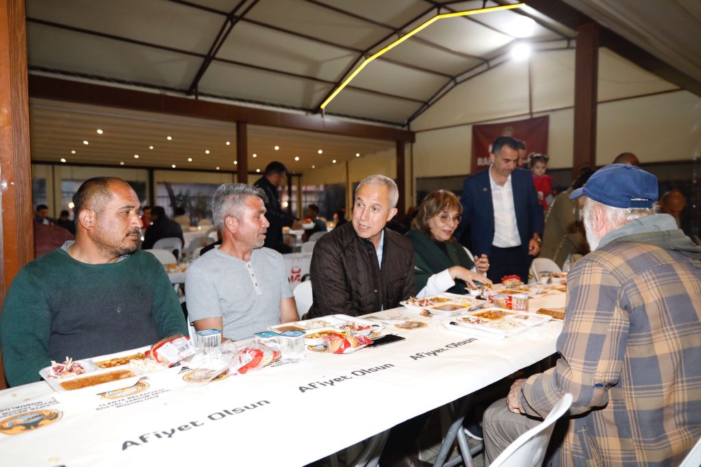 Özçelik, Vatandaşlarla İftarda Buluştu - Mega TV WhatsApp Gorsel 2024 04 06 saat 20.23.21 a68b7594 - Mega TV