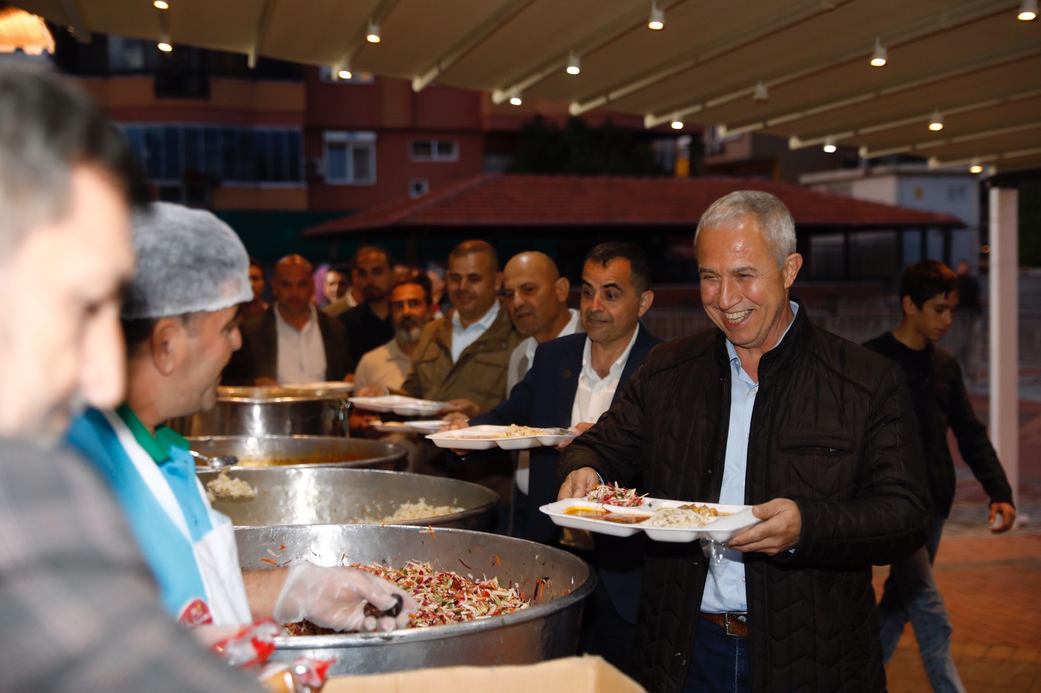 Özçelik, Vatandaşlarla İftarda Buluştu