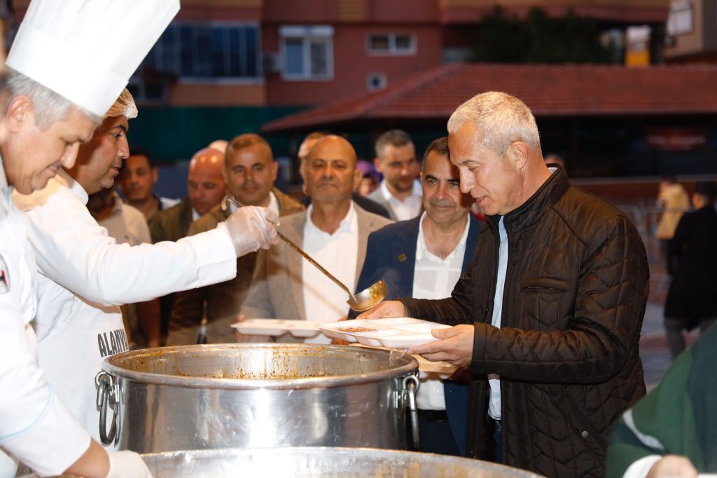 Özçelik, Vatandaşlarla İftarda Buluştu - Mega TV WhatsApp Gorsel 2024 04 06 saat 20.23.28 bf795d5e - Mega TV