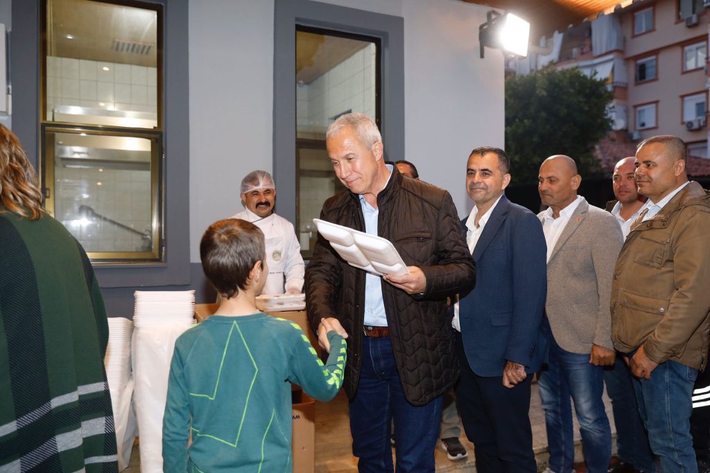 Özçelik, Vatandaşlarla İftarda Buluştu - Mega TV WhatsApp Gorsel 2024 04 06 saat 20.23.29 d29ae1c7 - Mega TV