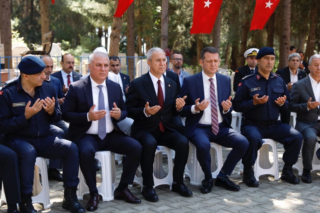 Özçelik, protokol üyeleri ve halkla bayramlaştı - Mega TV WhatsApp Gorsel 2024 04 10 saat 14.37.33 95513a1b - Mega TV