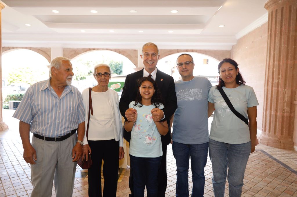 Özçelik, protokol üyeleri ve halkla bayramlaştı - Mega TV WhatsApp Gorsel 2024 04 10 saat 14.38.02 f138c94a - Mega TV