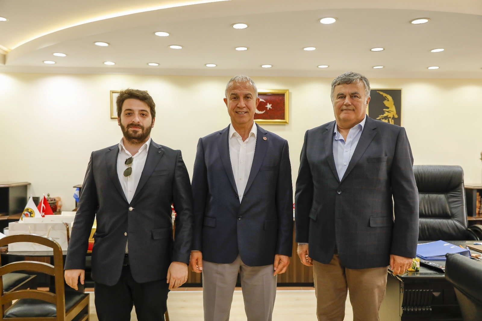 Özçelik, Teleferik Yöneticileriyle Görüştü