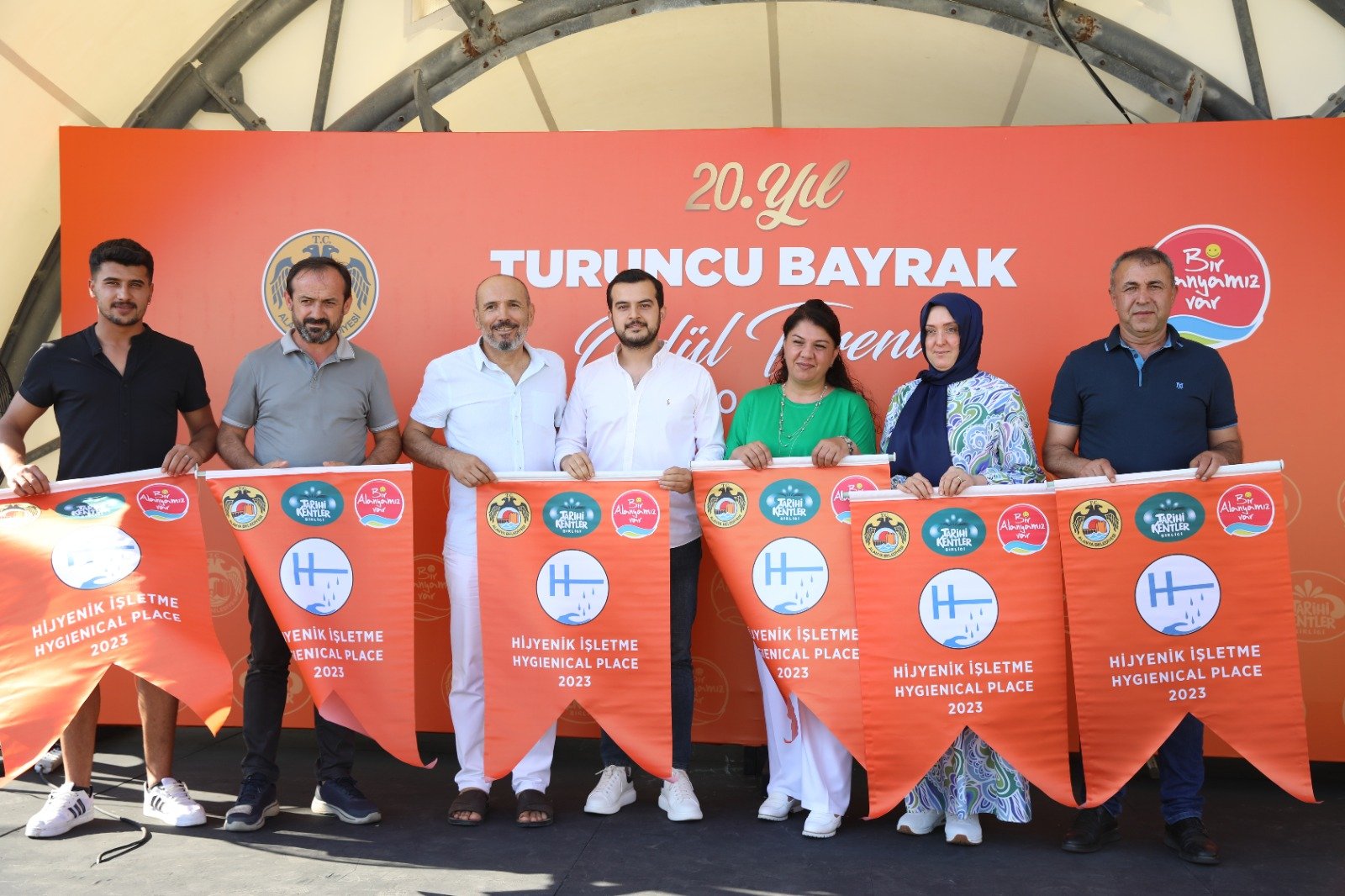 21. Turuncu Bayrak Hijyenik İşletme Denetimleri İçin Geri Sayım Başladı - Mega TV WhatsApp Image 2024-04-19 at 12.42.38 (1)