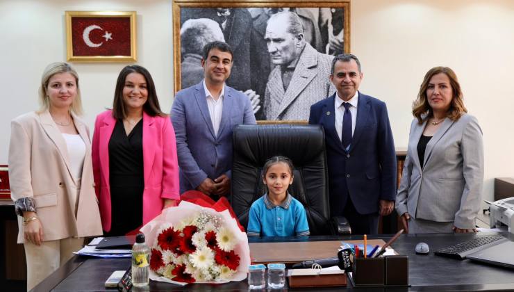 Alanya Belediye Başkanlığı Koltuğuna 4. Sınıf Öğrencisi Meryem Oturdu