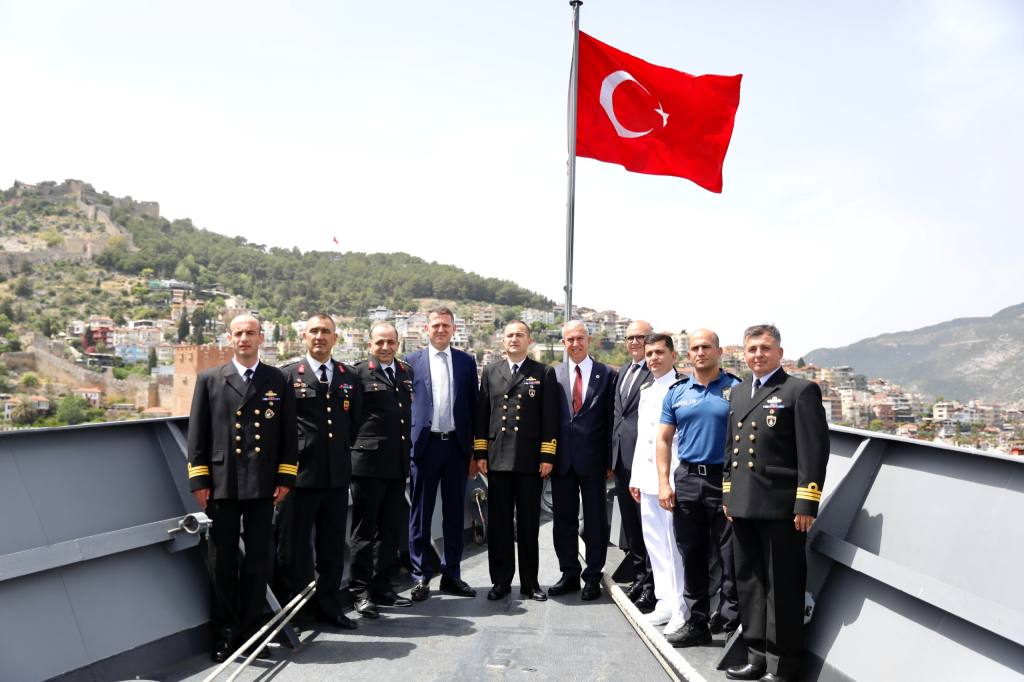 Alanya Protokolü, TGC Göksu Fırkateynini Ziyaret Etti - Mega TV WhatsApp Image 2024 04 23 at 16.21.15 2 - Mega TV