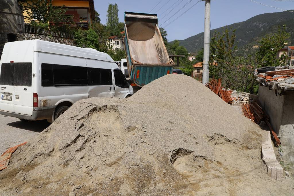 Alanya Belediyesi'nden Dere Mahallesi'nin Sulama Suyu Sorununa Neşter - Mega TV WhatsApp Image 2024 04 24 at 14.13.25 1 - Mega TV