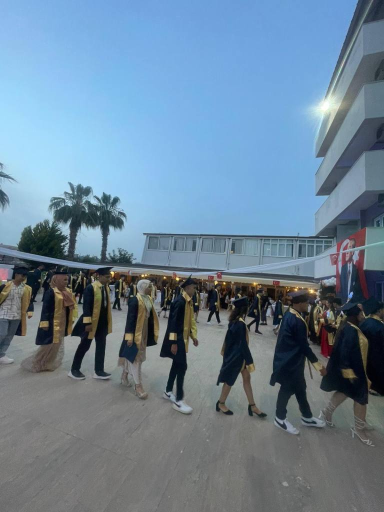 Alanya Ümit Altay Uygulama Oteli'nde Mezuniyet Töreni Coşkusu - Mega TV WhatsApp Image 2024 04 26 at 13.24.40 1 - Mega TV